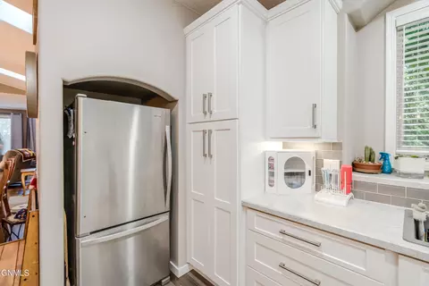 Kitchen - 103 Edmonton Dr, Bismarck, ND 58503 photo 7 of 9