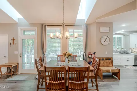 Dining - 103 Edmonton Dr, Bismarck, ND 58503 photo 2 of 3