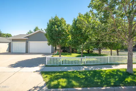 Exterior - 103 Edmonton Dr, Bismarck, ND 58503 photo 3 of 17