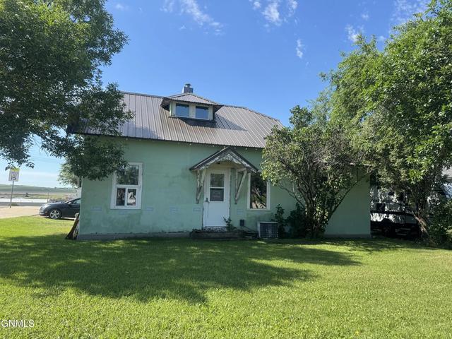 221 Park Ave E, Watford City, ND 58854