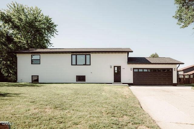 1015 13th St SW, Jamestown, ND 58401