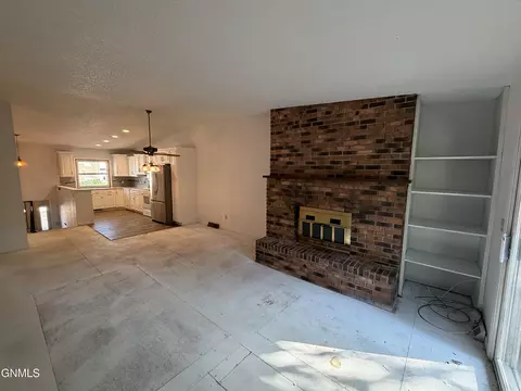 555 Marilyn Dr, Mandan, ND 58554 photo 9