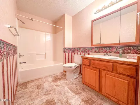 Bath - 3281 Capitol Ave E, Bismarck, ND 58501 photo 3 of 5