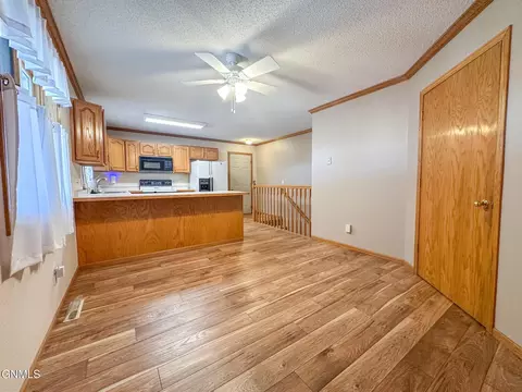 Kitchen - 3281 Capitol Ave E, Bismarck, ND 58501 photo 4 of 5