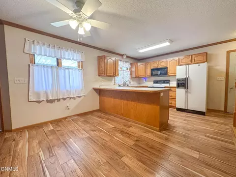Kitchen - 3281 Capitol Ave E, Bismarck, ND 58501 photo 3 of 5