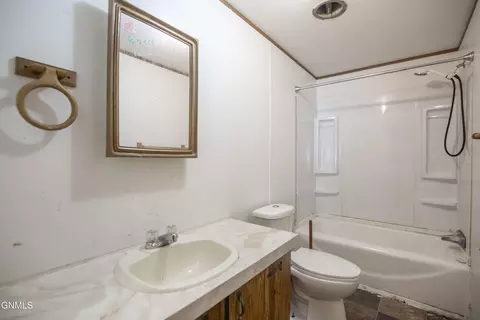 Bath - 4336 Claridge Loop, Bismarck, ND 58503 photo 1 of 3