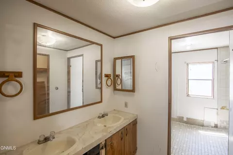 Bath - 4336 Claridge Loop, Bismarck, ND 58503 photo 2 of 3