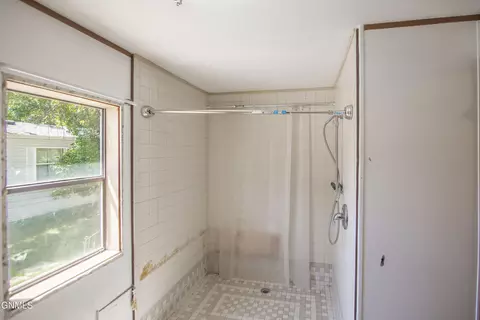 Bath - 4336 Claridge Loop, Bismarck, ND 58503 photo 3 of 3