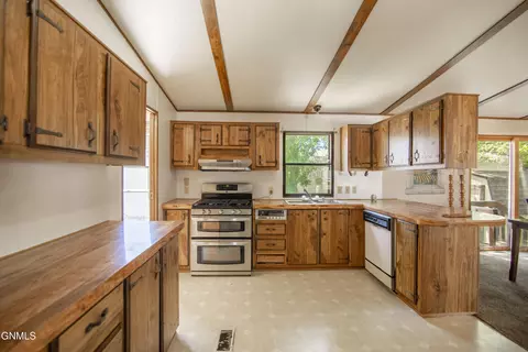 Kitchen - 4336 Claridge Loop, Bismarck, ND 58503 photo 2 of 2