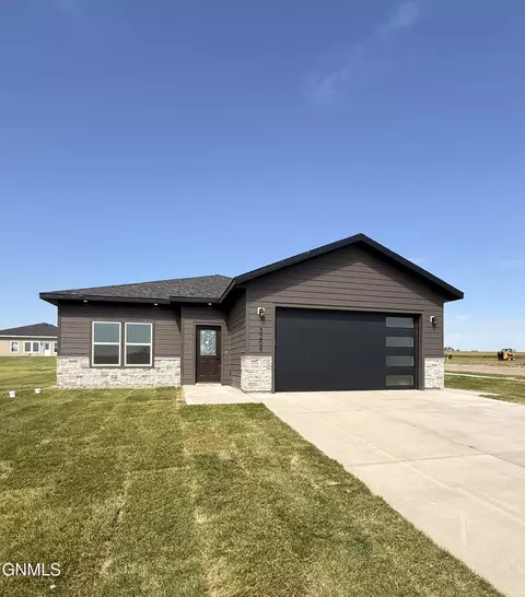 3209 27th Ave W, Williston, ND 58801 photo 1