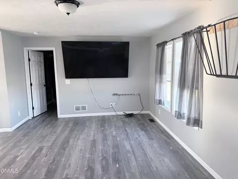 5475 Nicholas Ave, Williston, ND 58801 photo 3