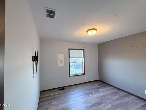 5475 Nicholas Ave, Williston, ND 58801 photo 20