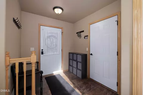 Entry Way - 640 4th Ave SE, Dickinson, ND 58601 photo 1 of 4