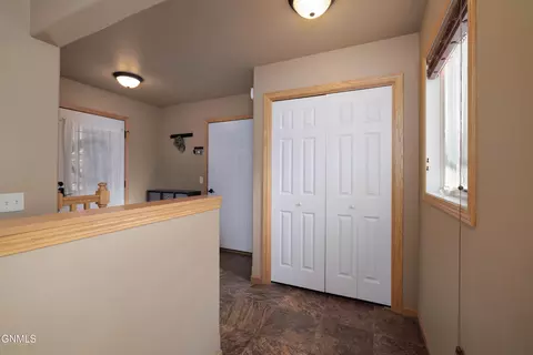 Entry Way - 640 4th Ave SE, Dickinson, ND 58601 photo 2 of 4