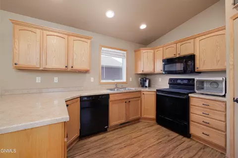 Kitchen - 640 4th Ave SE, Dickinson, ND 58601 photo 3 of 4