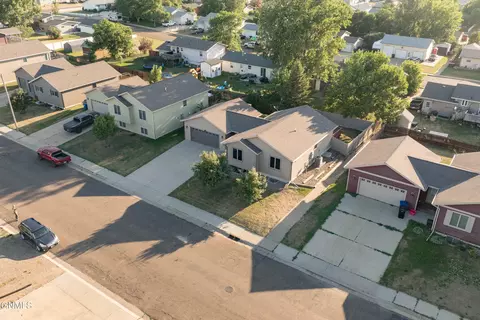 View/Area - 640 4th Ave SE, Dickinson, ND 58601 photo 4 of 14