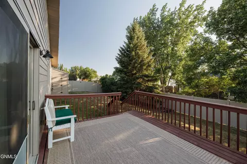 Exterior - 640 4th Ave SE, Dickinson, ND 58601 photo 12 of 12