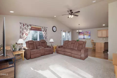 Living - 640 4th Ave SE, Dickinson, ND 58601 photo 1 of 3
