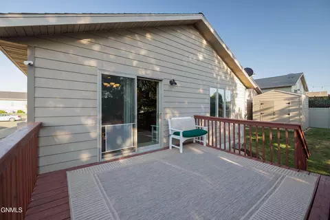 Exterior - 640 4th Ave SE, Dickinson, ND 58601 photo 2 of 12