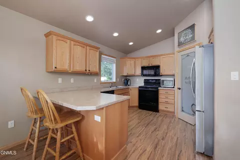 Kitchen - 640 4th Ave SE, Dickinson, ND 58601 photo 2 of 4