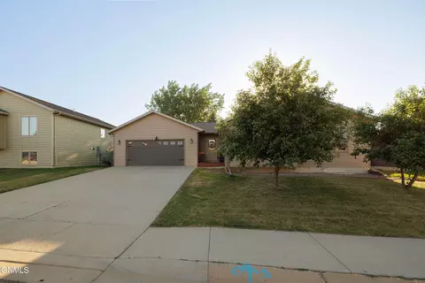 Exterior - 640 4th Ave SE, Dickinson, ND 58601 photo 6 of 12