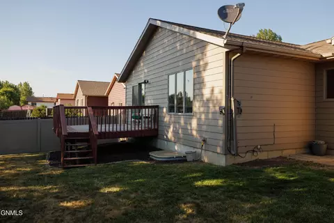 Exterior - 640 4th Ave SE, Dickinson, ND 58601 photo 9 of 12