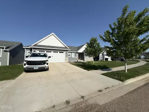 1500 Meadowlark Ct, Watford City, ND 58854
