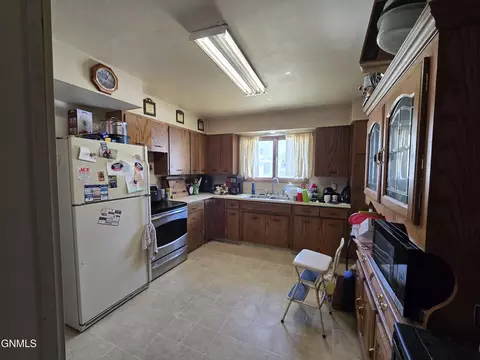403 8th St E, Williston, ND 58801 photo 28