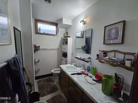 403 8th St E, Williston, ND 58801 photo 36