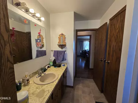 403 8th St E, Williston, ND 58801 photo 31