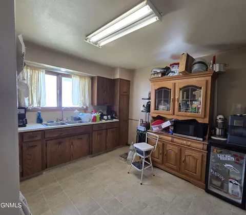 403 8th St E, Williston, ND 58801 photo 30
