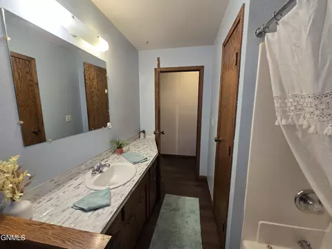 403 8th St E, Williston, ND 58801 photo 16