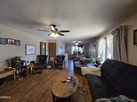 403 8th St E, Williston, ND 58801 photo 25