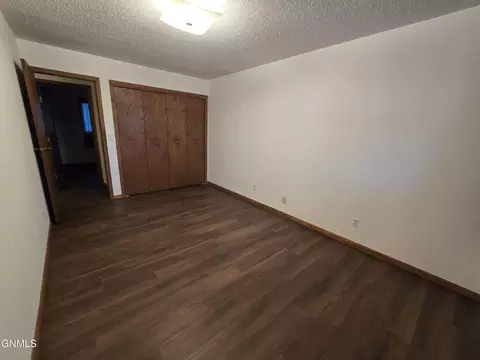 403 8th St E, Williston, ND 58801 photo 18