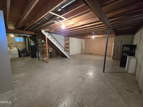 403 8th St E, Williston, ND 58801 photo 23