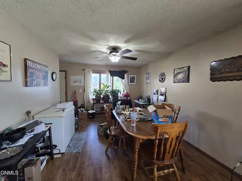 403 8th St E, Williston, ND 58801 photo 27