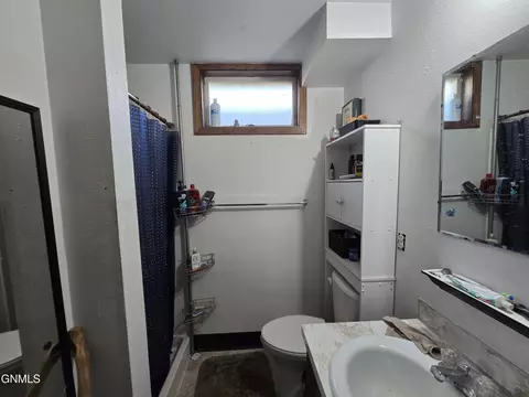 403 8th St E, Williston, ND 58801 photo 37