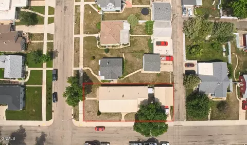 403 8th St E, Williston, ND 58801 photo 2