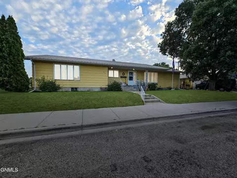 403 8th St E, Williston, ND 58801 photo 1