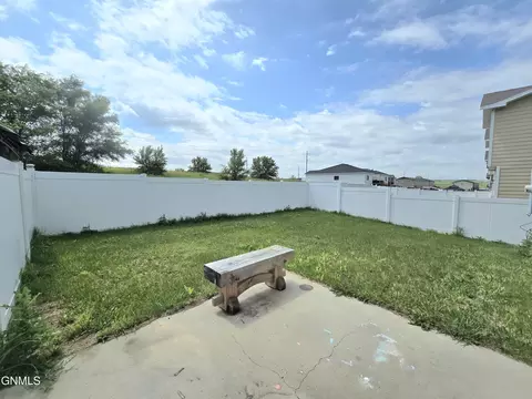 Exterior - 13704 Kristina St, Williston, ND 58801 photo 3 of 5
