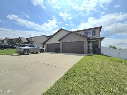 Exterior - 13704 Kristina St, Williston, ND 58801 photo 2 of 5