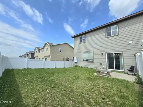 Exterior - 13704 Kristina St, Williston, ND 58801 photo 4 of 5