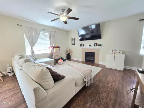 Living - 13704 Kristina St, Williston, ND 58801 photo 2 of 3