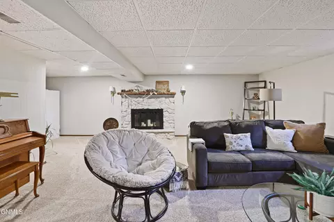 Living - 1613 E Hillcourt, Williston, ND 58801 photo 6 of 6