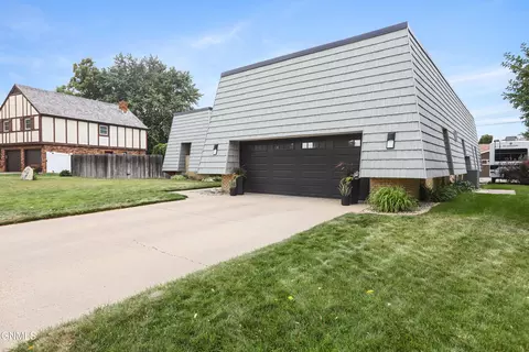 Exterior - 1613 E Hillcourt, Williston, ND 58801 photo 4 of 14