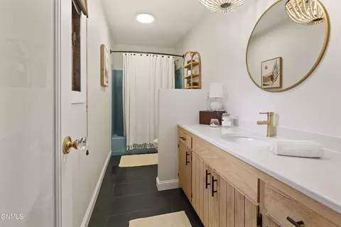 Bath - 1613 E Hillcourt, Williston, ND 58801 photo 3 of 5