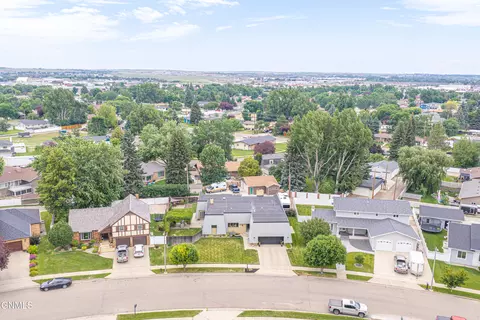 View/Area - 1613 E Hillcourt, Williston, ND 58801 photo 2 of 8