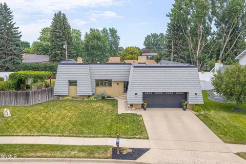 Exterior - 1613 E Hillcourt, Williston, ND 58801 photo 14 of 14