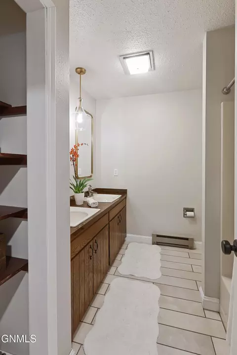 Bath - 1613 E Hillcourt, Williston, ND 58801 photo 1 of 5