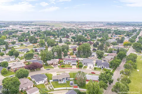 View/Area - 1613 E Hillcourt, Williston, ND 58801 photo 3 of 8